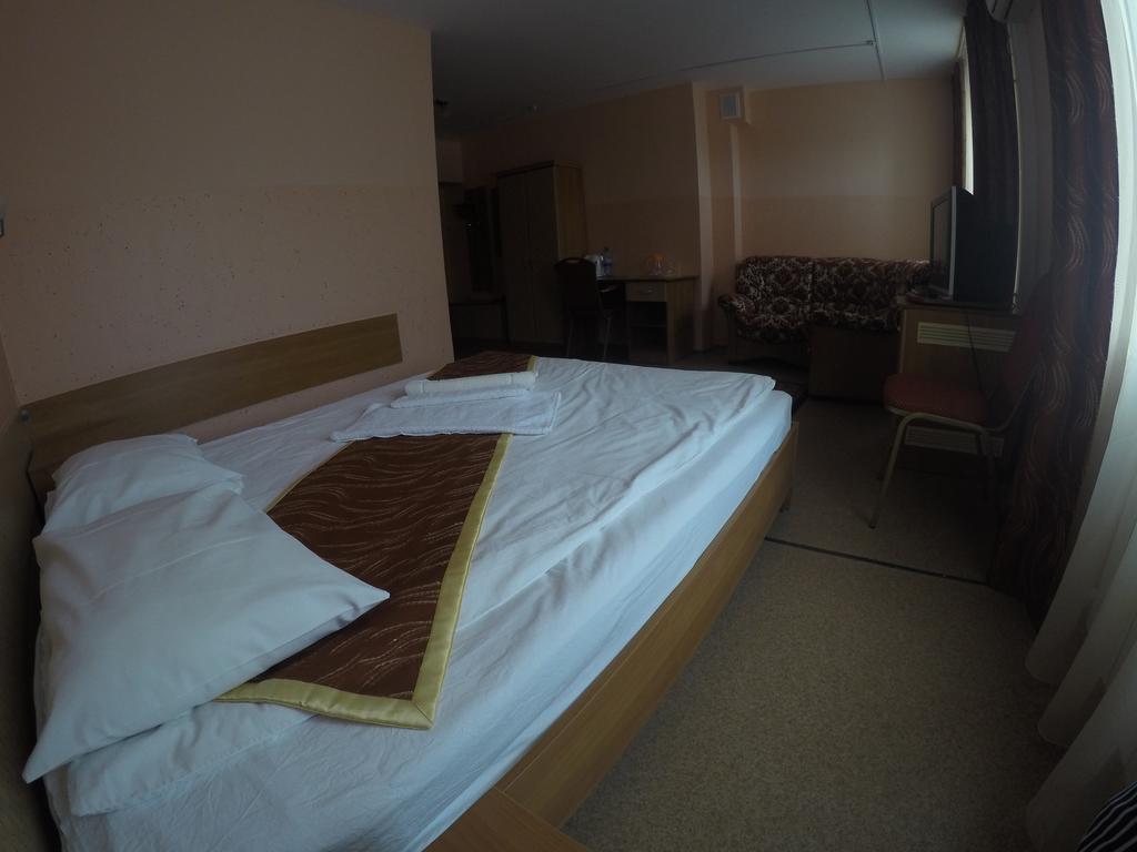 Kurmet Hotel Uralsk Chambre photo
