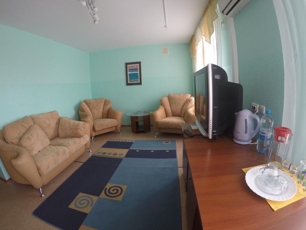 Kurmet Hotel Uralsk Chambre photo