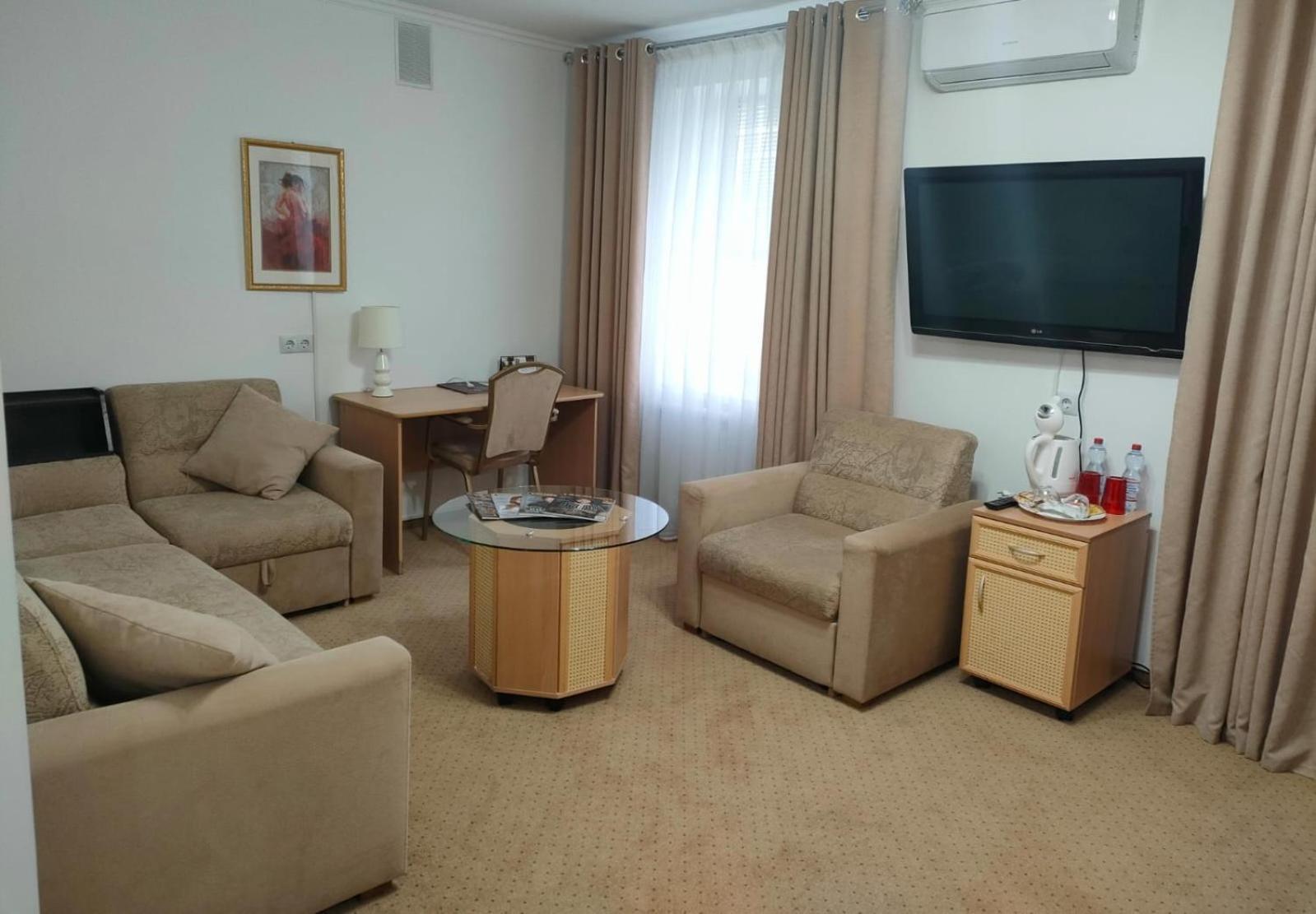 Kurmet Hotel Uralsk Extérieur photo