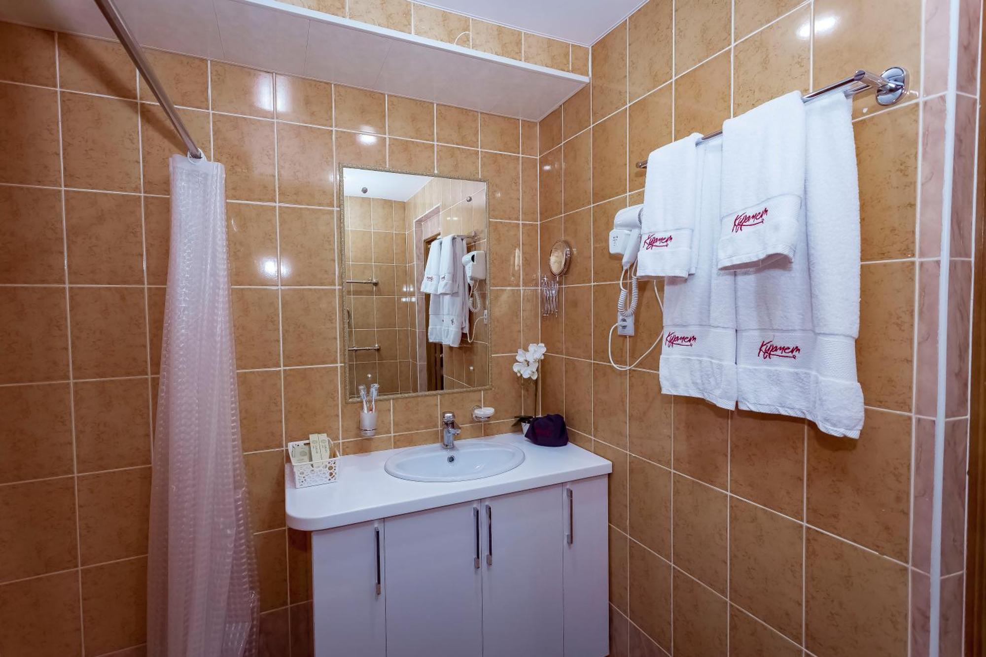 Kurmet Hotel Uralsk Extérieur photo