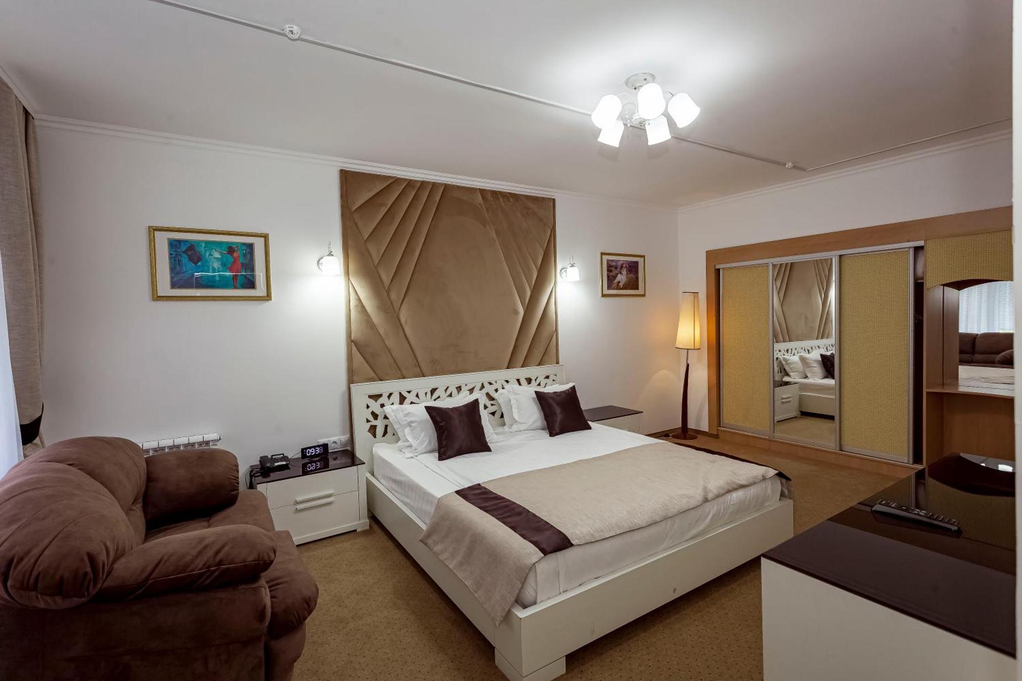Kurmet Hotel Uralsk Extérieur photo