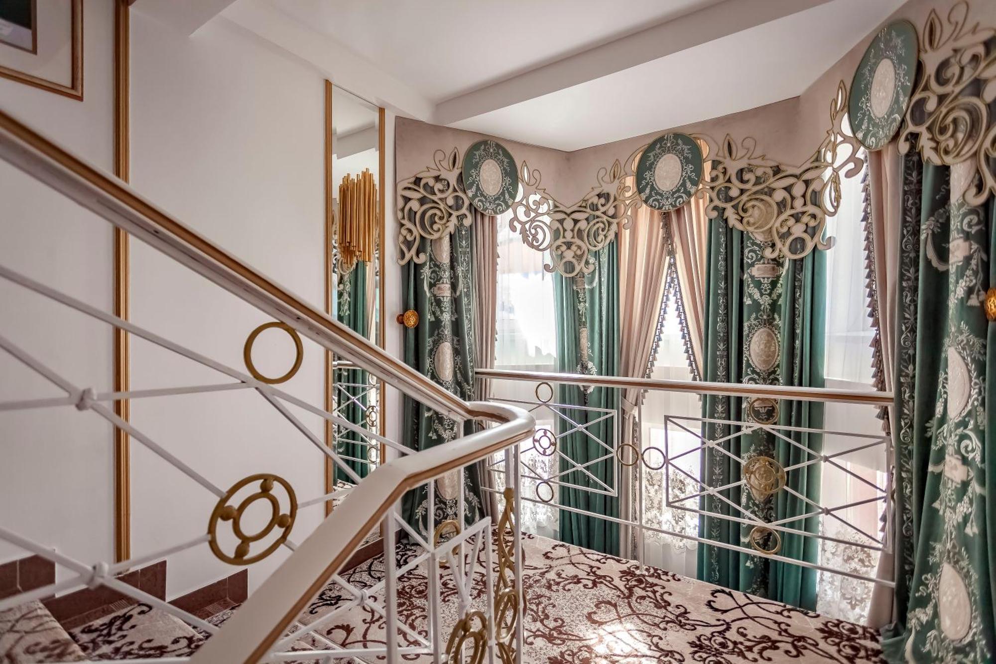 Kurmet Hotel Uralsk Extérieur photo