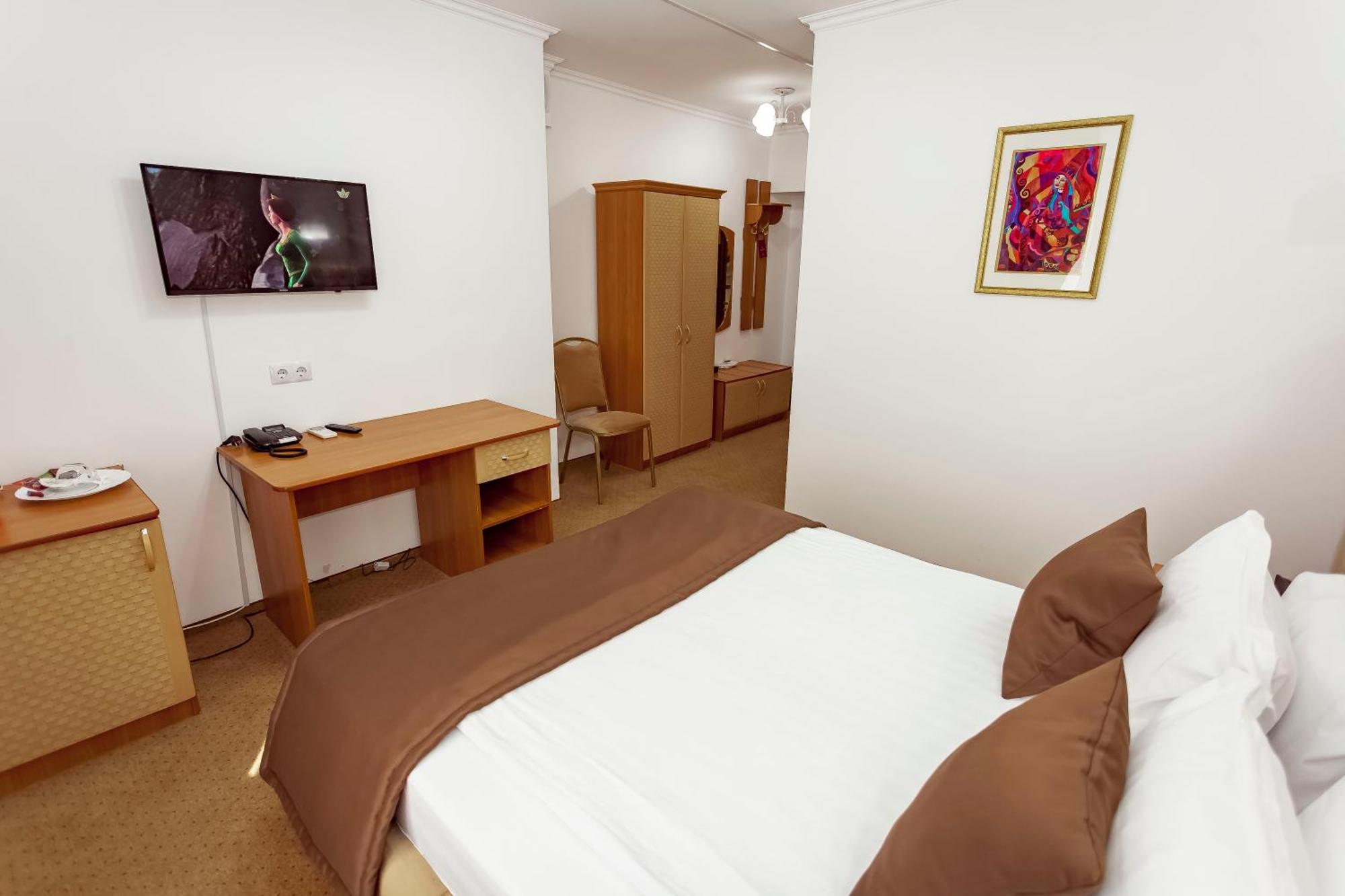 Kurmet Hotel Uralsk Extérieur photo