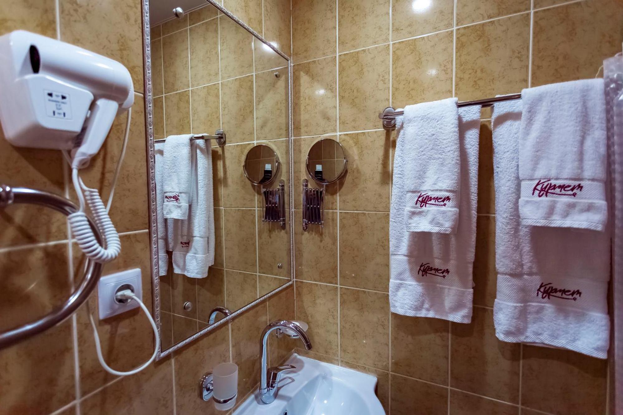 Kurmet Hotel Uralsk Extérieur photo