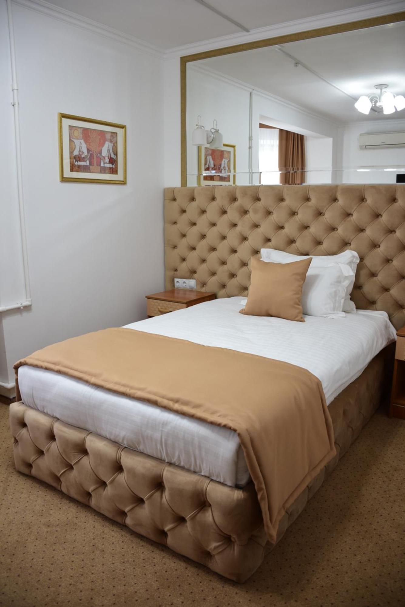 Kurmet Hotel Uralsk Extérieur photo