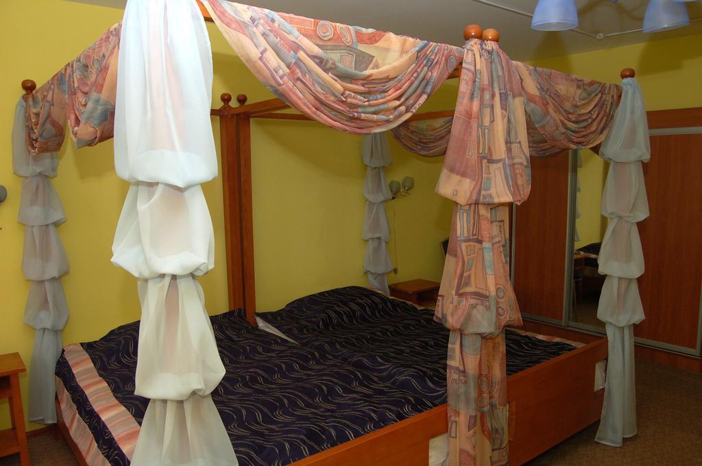 Kurmet Hotel Uralsk Extérieur photo