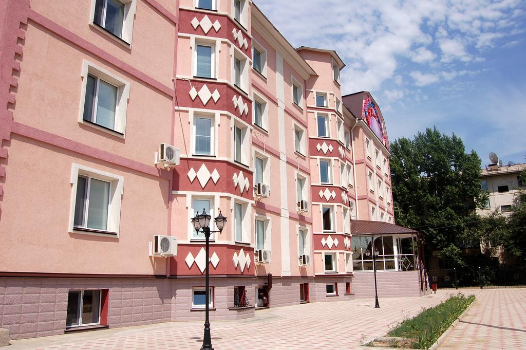 Kurmet Hotel Uralsk Extérieur photo